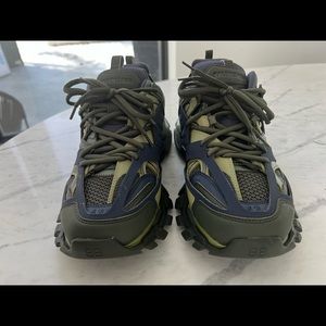 Track Sneaker in dark green, dark grey and green mesh and nylon